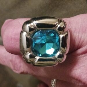 New!Very Pretty!!Large,teal Crystal.Silver plated.